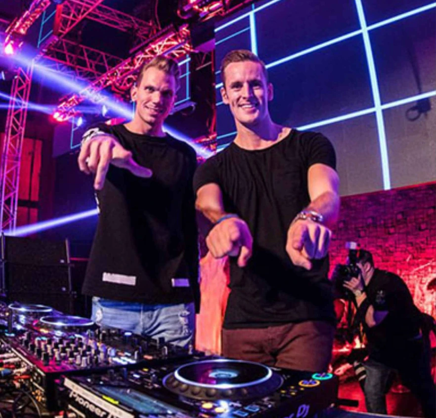 D-Block & S-te-Fan boeken