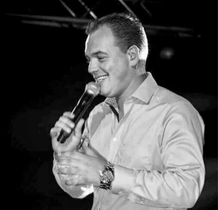Zanger DJ Levi boeken